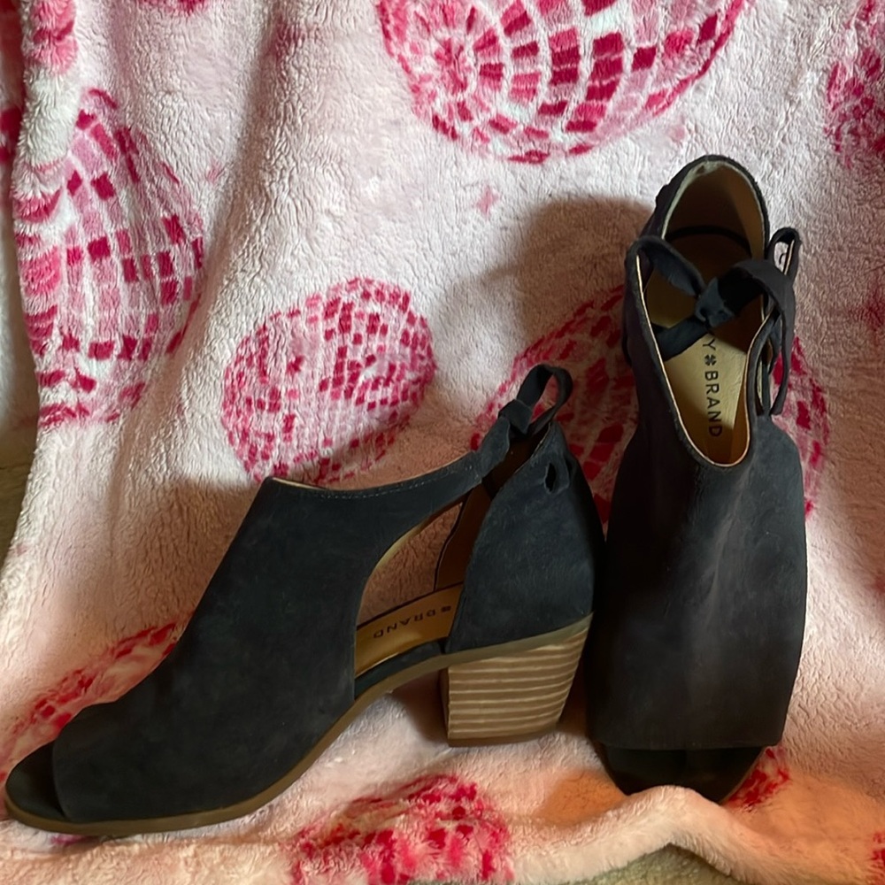 Lucky Brand navy blue suede sandals